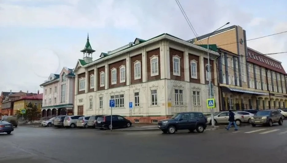 В центре Барнаула за 57,5 млн рублей продают архитектурный памятник «под отделку»