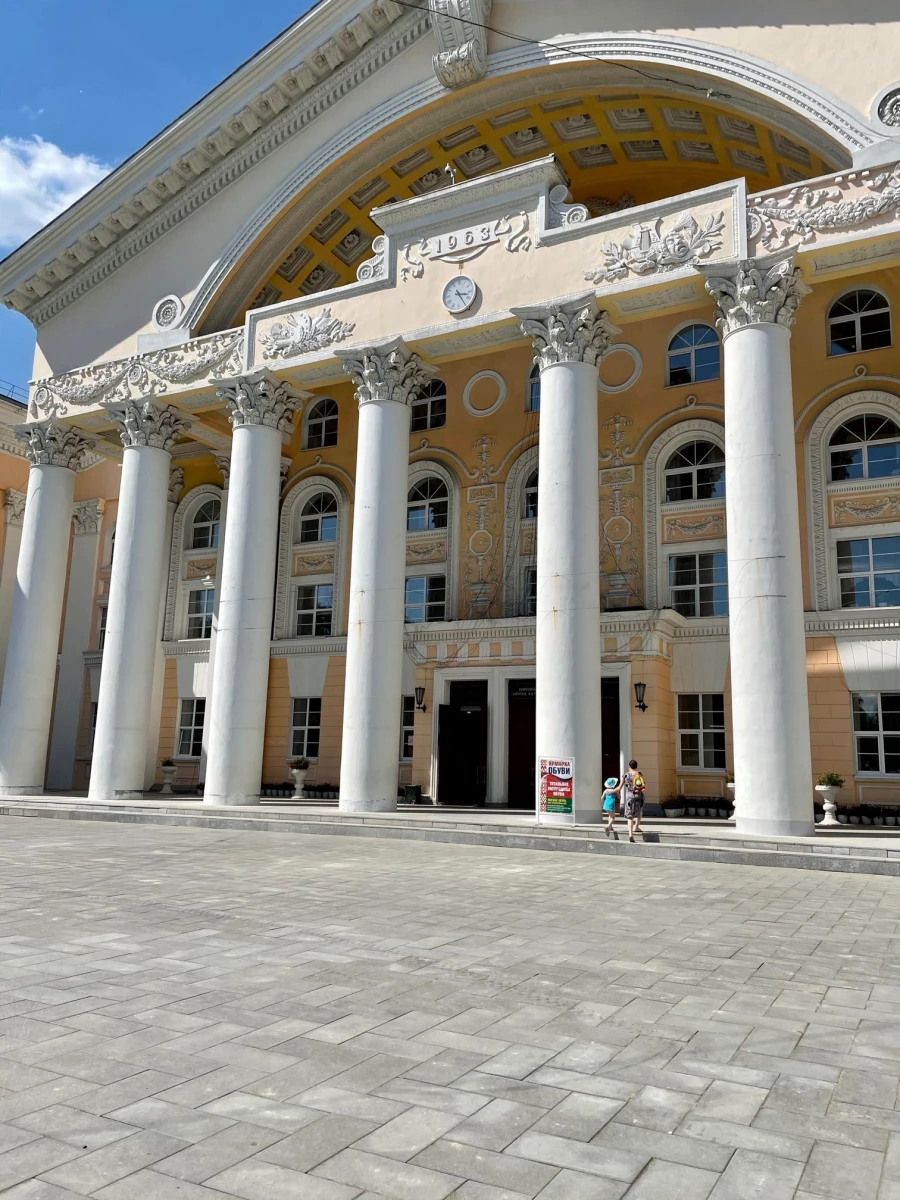 Тротуарная плитка крупных форм на общественных территориях Бийска.