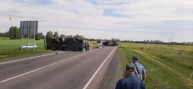 На алтайской трассе за Павловском произошло страшное смертельное ДТП