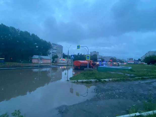 В Барнауле утонула улица Попова