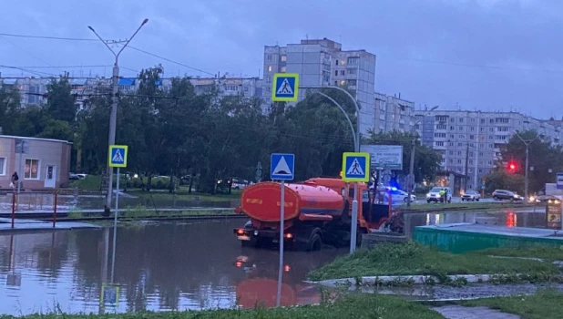 В Барнауле утонула улица Попова