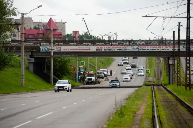 Места подтоплений в Барнауле. Под мостом на улице Малахова