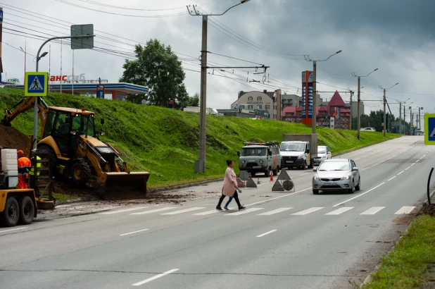 Места подтоплений в Барнауле. Под мостом на улице Малахова