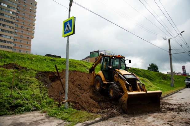 Места подтоплений в Барнауле. Под мостом на улице Малахова