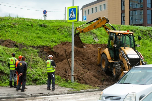 Места подтоплений в Барнауле. Под мостом на улице Малахова