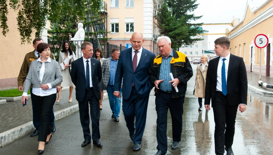 В Барнаул приехал олимпийский чемпион Александр Карелин.