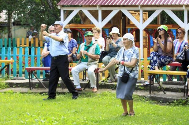 Чемпионат по переносу жен прошел в Барнауле