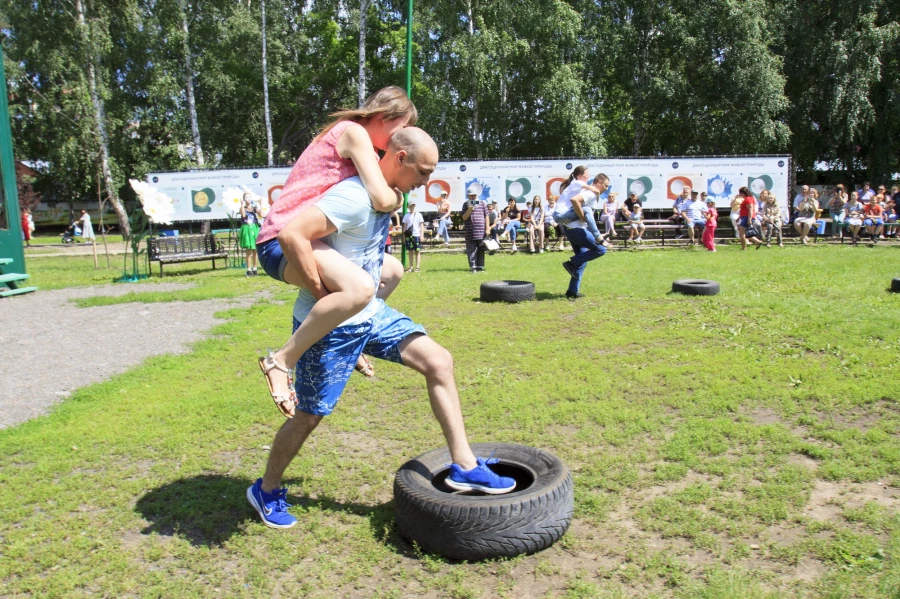 Чемпионат по переносу жен прошел в Барнауле