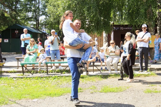 Чемпионат по переносу жен прошел в Барнауле