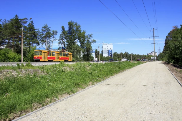 В Барнауле на Змеиногорском тракте делают велодорожку