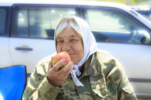 Торговля на рынке на Спартаке