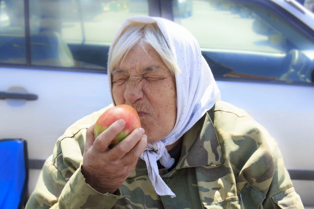 Торговля на рынке на Спартаке