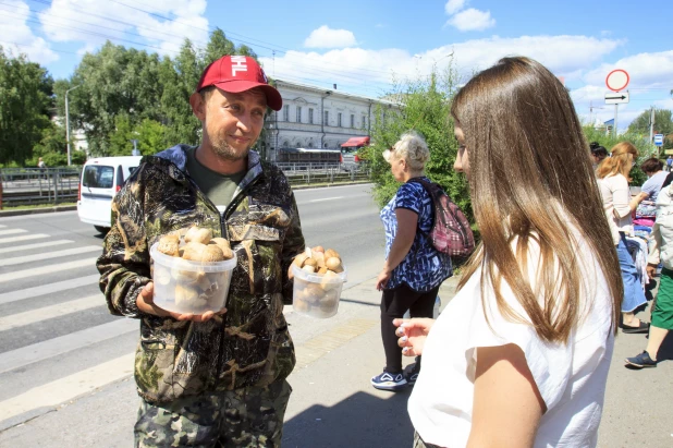 Торговля на рынке на Спартаке