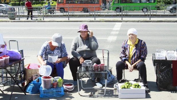 Торговля на рынке на Спартаке