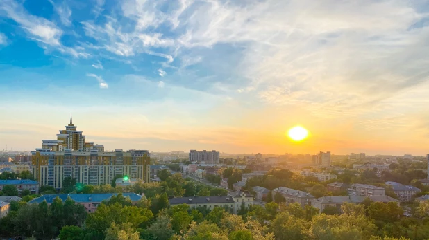 ЖК «Столичный» на закате.