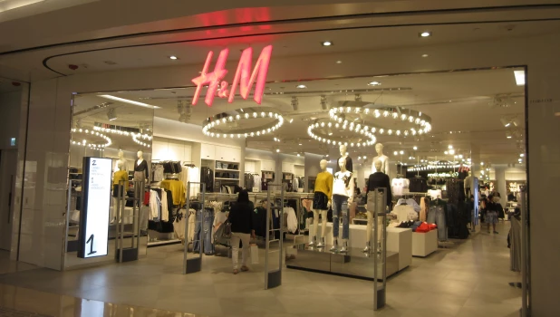 H&M. Вывеска.