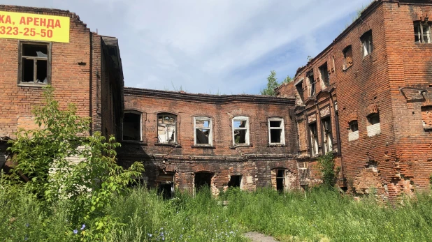 Дом ПоскОтинова в Барнауле. Слева - более поздняя пристройка.