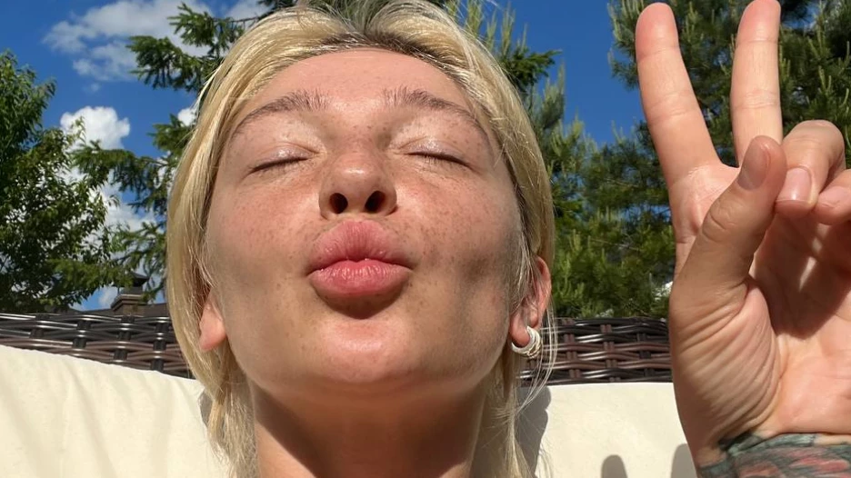 Настя Ивлеева.