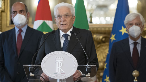 Президент Италии распустил парламент