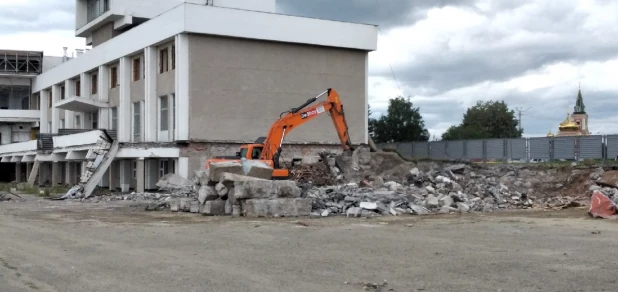 В Барнауле приступили к решительному сносу Речного вокзала 25.07.2022.