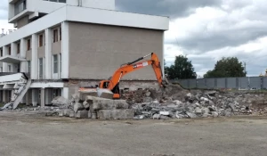 В Барнауле приступили к решительному сносу Речного вокзала 25.07.2022.