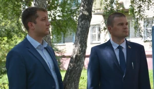 Иван Гладких, руководитель исполкома реготделения «Единой России» (слева) и депутат Барнаульской городской Думы Иван Огнев (справа).