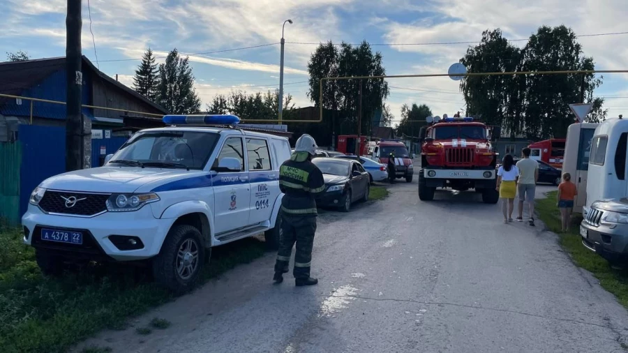 Пожар в частном доме на улице Георгия Исакова