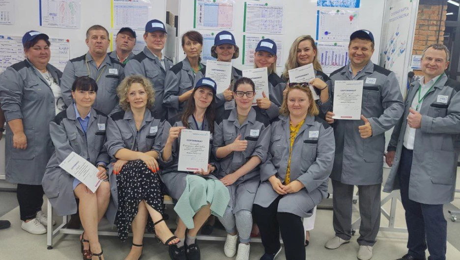 Сотрудники АО «Белоярский мачтопропиточный завод».