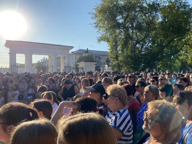 День памяти Юрия Шатунова в "Изумрудном".