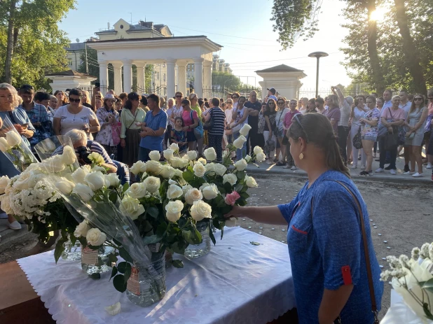 День памяти Юрия Шатунова в "Изумрудном".