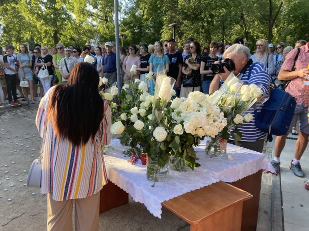 День памяти Юрия Шатунова в "Изумрудном".