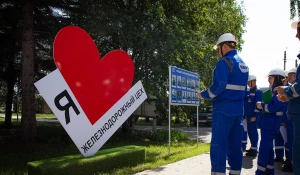 Алтай-Кокс озеленяет территорию и создает на заводе арт-объекты.