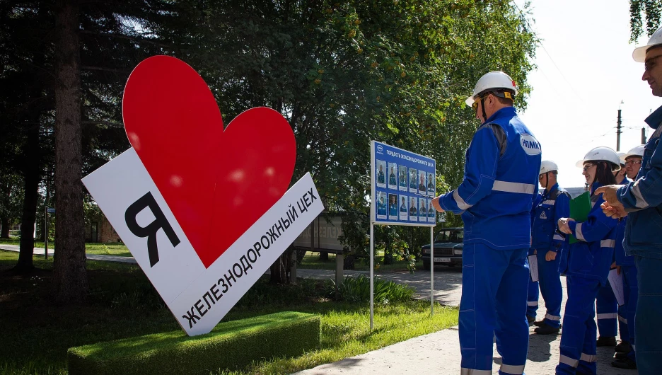 Алтай-Кокс озеленяет территорию и создает на заводе арт-объекты.