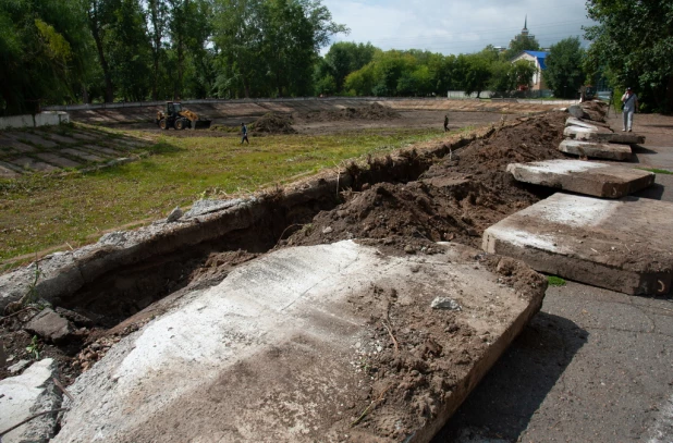 Реконструкция пруда в "Изумрудном парке". 