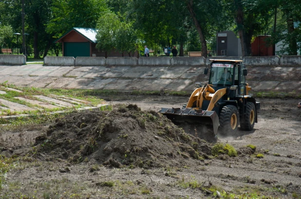 Реконструкция пруда в "Изумрудном парке". 