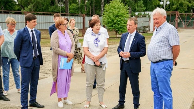 Установка стелы «Город трудовой доблести» в Нагорном парке.