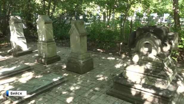 Вознесенское кладбище в Бийске. 