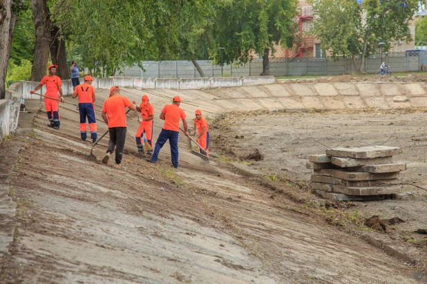 Восстановление пруда и благоустройство территории в парке «Изумрудный».