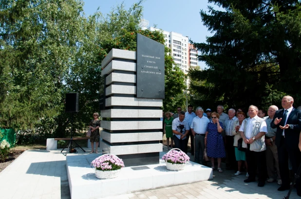 В Барнауле открыли минималистичный памятник строителям 11.08.2022. 