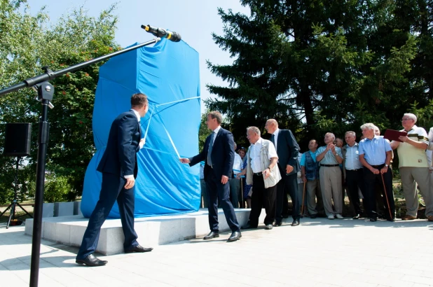 В Барнауле открыли минималистичный памятник строителям 11.08.2022. 