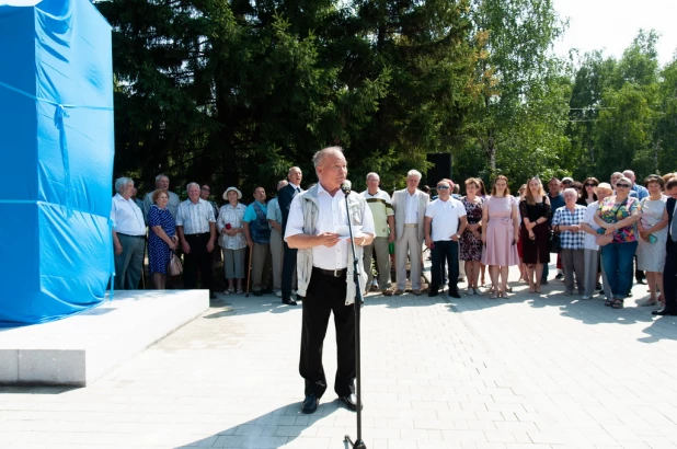 В Барнауле открыли минималистичный памятник строителям 11.08.2022. 