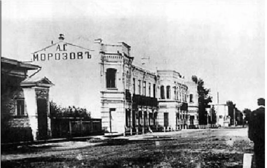 Вид на Петропавловскую улицу (ул. Ползунова) со стороны Соборной площади.