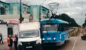 "Собянинский" трамвай врезался в Газель.