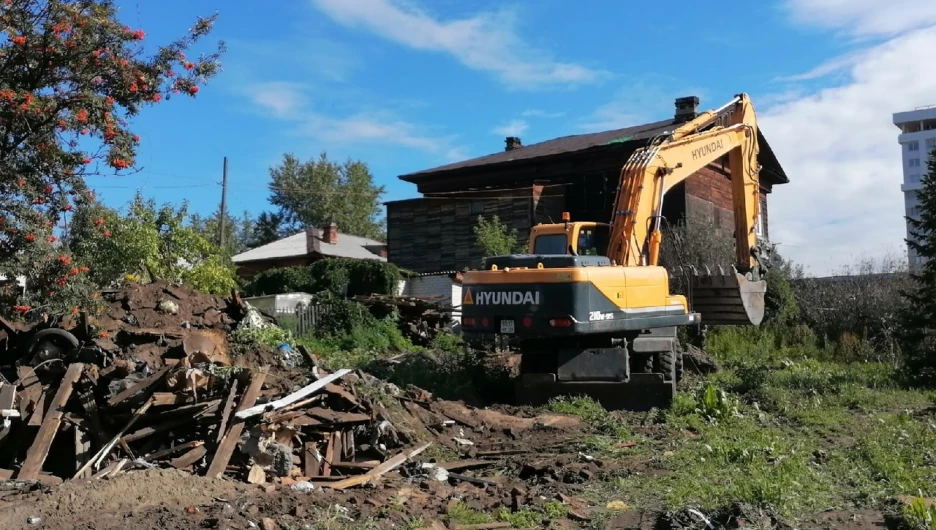 Работа на участке на ул. Радищева, 30, 32, ул. Короленко, 112а.
