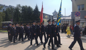 Выпускники Барнаульского высшего военного училища летчиков на День авиации в Барнауле