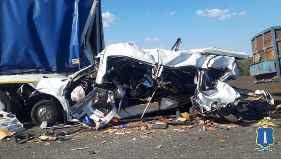 Смертельное ДТП на трассе: 16 человек погибли в ДТП с фурой, которой управлял мертвый водитель