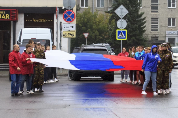 День государственного флага в Барнауле 2022. 