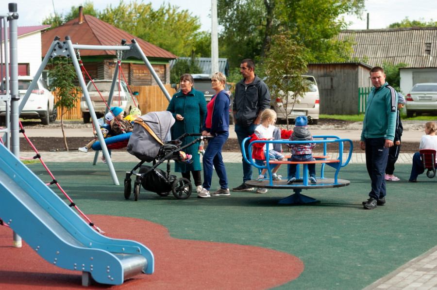 Новая детская площадка в Бочкарях. 