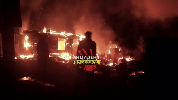 Пожар в садовых домиках в Рубцовске. 