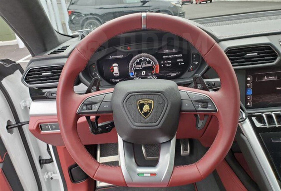 Lamborghini Urus продается в Барнауле за 40 млн рублей
